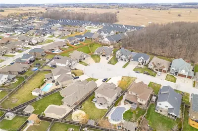 9168 Tapestry Court, Niagara Falls, ON L2E 1E0