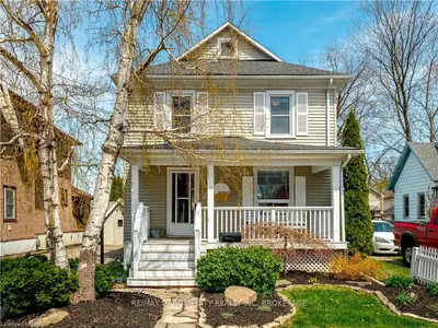 16 Locust Street, Welland, ON L3C 4J2
