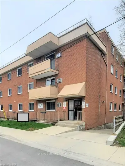 101 - 4692 CRYSLER Avenue 101, Niagara Falls, ON L2E 3V8