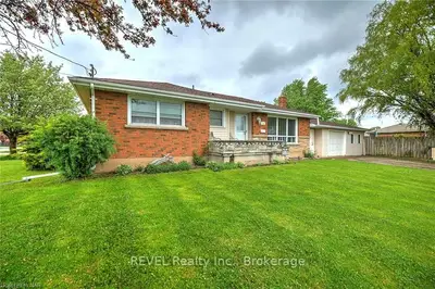 7133 ANN Street, Niagara Falls, ON L2G 3E1