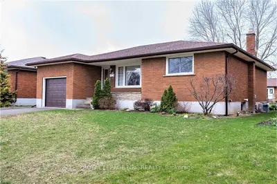 44 EASTDALE Crescent, Welland, ON L3B 1E8