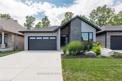 31 SINGER Street, Welland, ON L2V 0J3
