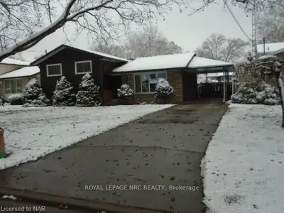 9 PRINCE ANDREW Court, St. Catharines, ON L2N 3Y2