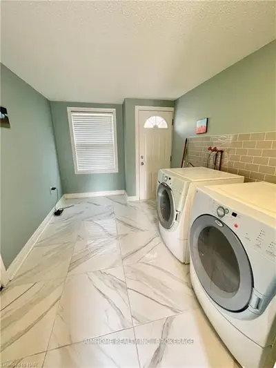 5594 Woodland Boulevard, Niagara Falls, On L2g 5k7