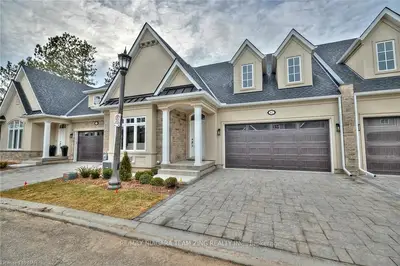 22 SASSAFRAS Row, Fort Erie, ON L0S 1N0