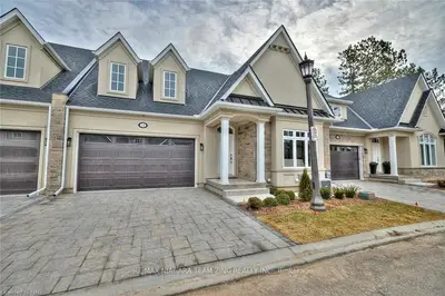 24 SASSAFRAS Row, Fort Erie, ON L0S 1N0
