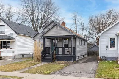 26 Mcalpine Avenue S, Welland, On L3b 1t6
