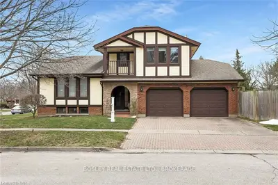 2 Evangelista Court, St. Catharines, On L2n 7c3