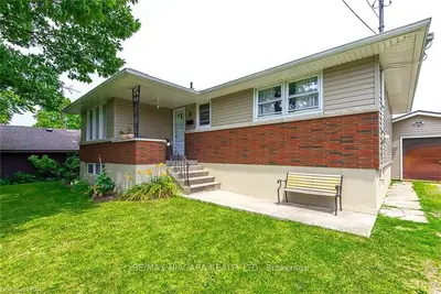 8 BERKLEY Avenue, Port Colborne, ON L3K 1T2
