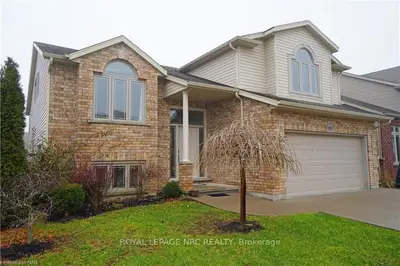 6974 COURTNEY Crescent, Niagara Falls, ON L2H 0A4
