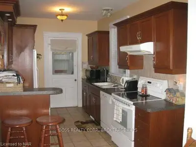 156 LAKE Street, St. Catharines, ON L2R 5Y3