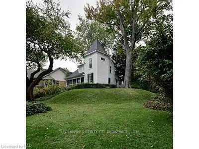 130 LAKESHORE Road, Fort Erie, ON L2A 1B2