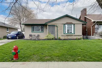 42 GOLDEN Boulevard E, Welland, ON L3B 1H4