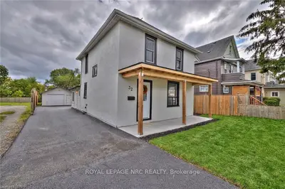 32 DENISTOUN Street, Welland, ON L3C 1T9