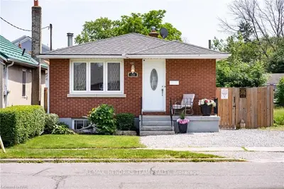 124 CHETWOOD Street, St. Catharines, ON L2S 2A9