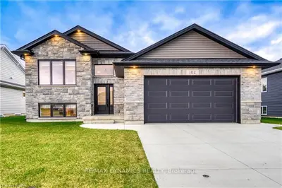 102 Phibbs Street, Lambton Shores, On N0n 1j0