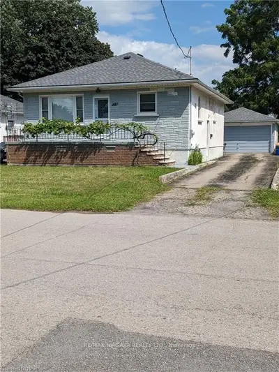 112 Knoll Street, Port Colborne, On L3k 5a9