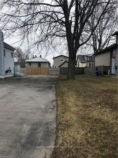 KNOLL Street, Port Colborne, ON L3K 5A6