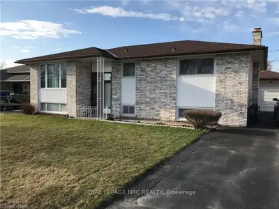 18 Westwood Crescent, Welland, ON L3C 4R1
