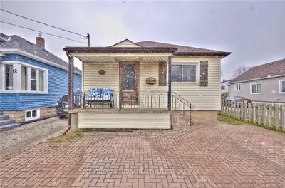 20 CROWLAND Avenue, Welland, ON L3B 1W9