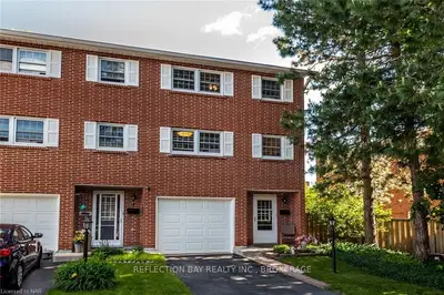 91 LIVINGSTON Avenue 1, Grimsby, ON L3M 1L4