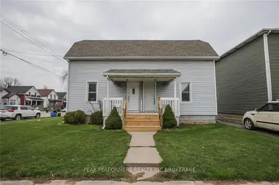 35 CROWLAND Avenue, Welland, ON L3B 1W8