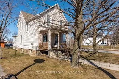 11 CARLTON Street, St. Catharines, ON L2R 1P5