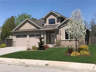 8 Campbell Street, Niagara-on-the-lake, On L0s 1j0