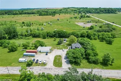 Detached in Niagara Falls