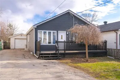 8 GREENWOOD Avenue, St. Catharines, ON L2P 1X6