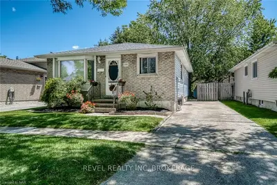 2956 LOYALIST Avenue, Niagara Falls, ON L2J 3K7