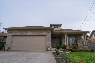 39 TOPHAM Boulevard, Welland, ON L3C 3G1
