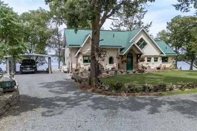 Detached in Prince Edward County