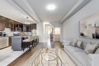 Att/Row/Townhouse in Hamilton