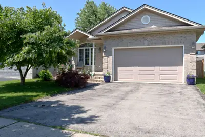 366 White Sands Drive, London South, On N6m 1j1
