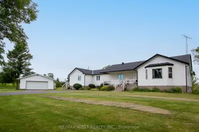 Detached in Prince Edward County