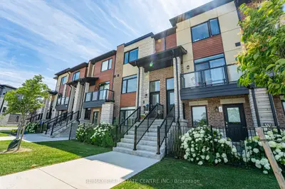 Condo Townhouse in Hamilton
