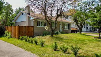 Detached in Brantford