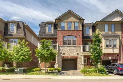 Att/Row/Townhouse in Hamilton