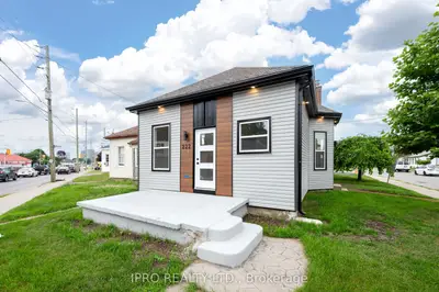 Triplex in London East