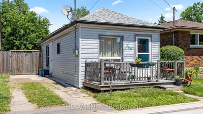 Detached in Brantford