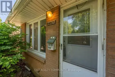 Detached in Sarnia