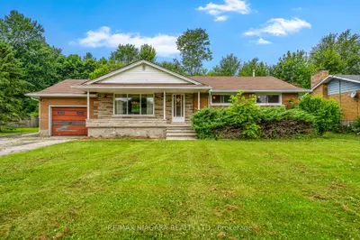Detached in Port Colborne