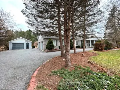 112 Reynolds Road, Front Of Leeds & Seeleys Bay, On K0e 1l0