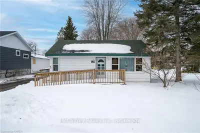 139 College Street, Deseronto, On K0k 1x0