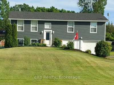 11 FITCHETT Road, Greater Napanee, ON K7R 3K8