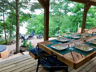 345 Thousand Islands Parkway, Front Of Leeds & Seeleys Bay, On, K0e 1l0