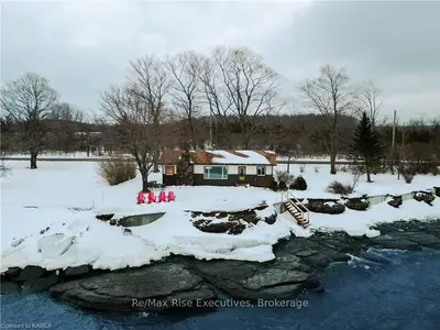 682 Salmon Point Road, Prince Edward County, On K0k 1p0