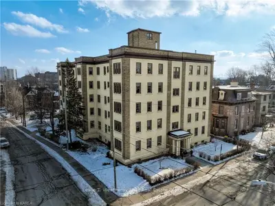 67 Sydenham Street 403, Kingston, On K7l 3h2