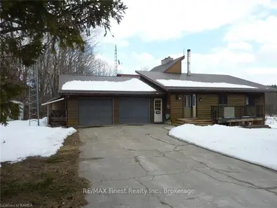 321 Gananoque Lake Road, Front Of Leeds & Seeleys Bay, On K7g 2v4